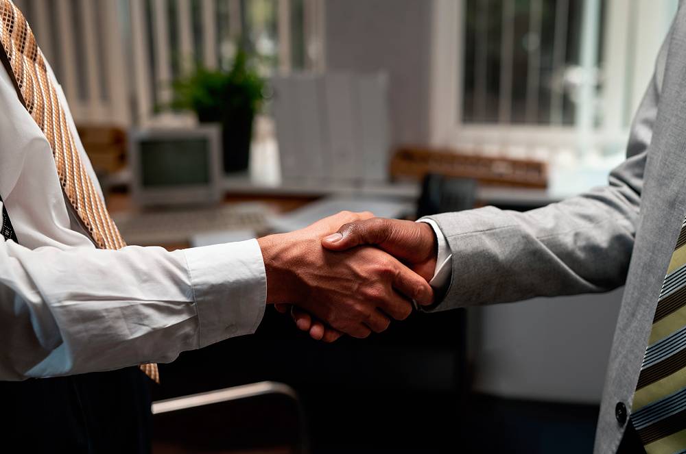 Sociedade não é um atalho para o sucesso